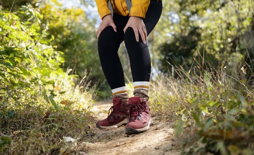 bolecine v kolenu pri hoji navzdol